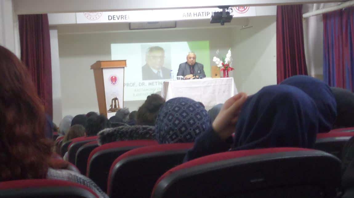 Kastamonu Üniversitesi İlahiyat Fakültesi Dekanı Prof. Metin YURDAGÜR Okulumuzda Konferans Verdi.